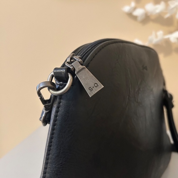S-Q Vegan Crossbody Bag with Structured Curved Bottom Black - Picture 6 of 16